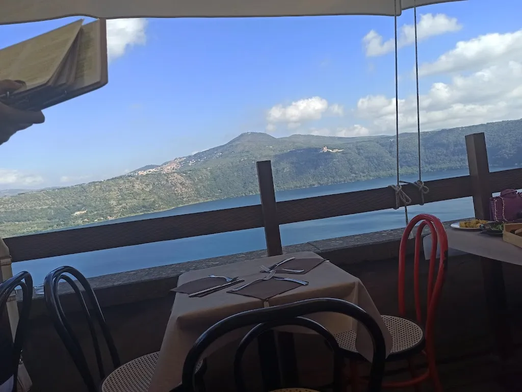 Jonasfull_La Cruna del Lago_Castel Gandolfo_review
