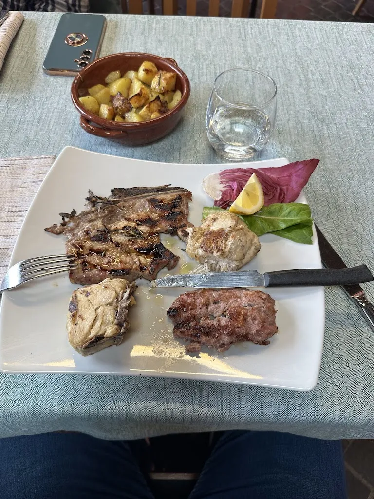 Habila Hanis Kakaba_Il Grottino - piatti tipici, specialità di pesce vista lago_Castel Gandolfo_review