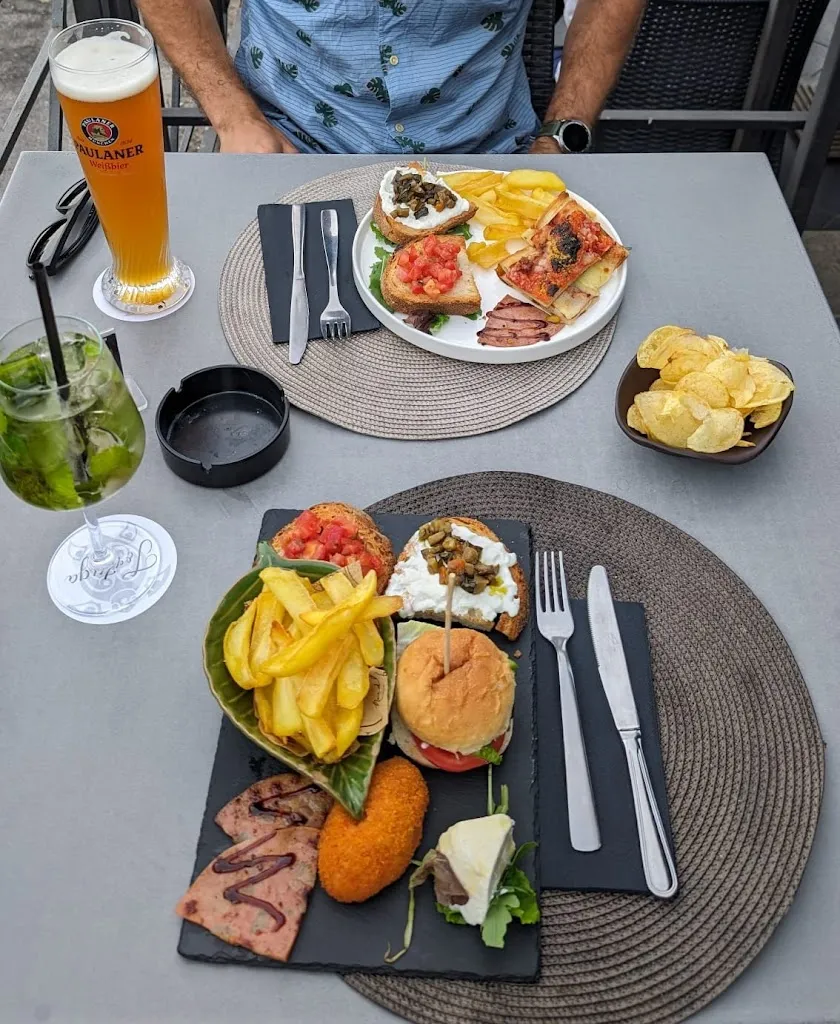 Rugilė Petruokaitė_Tortuga Pub_Castel Gandolfo_review