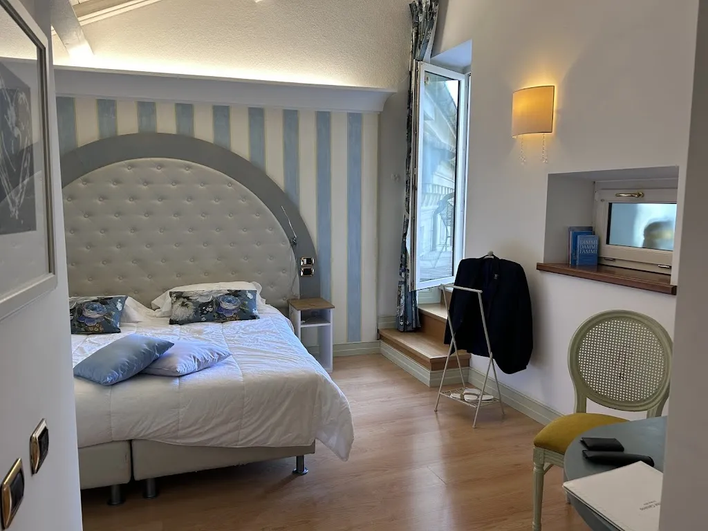 Villa Euchelia_Castrocielo_slider_image_2