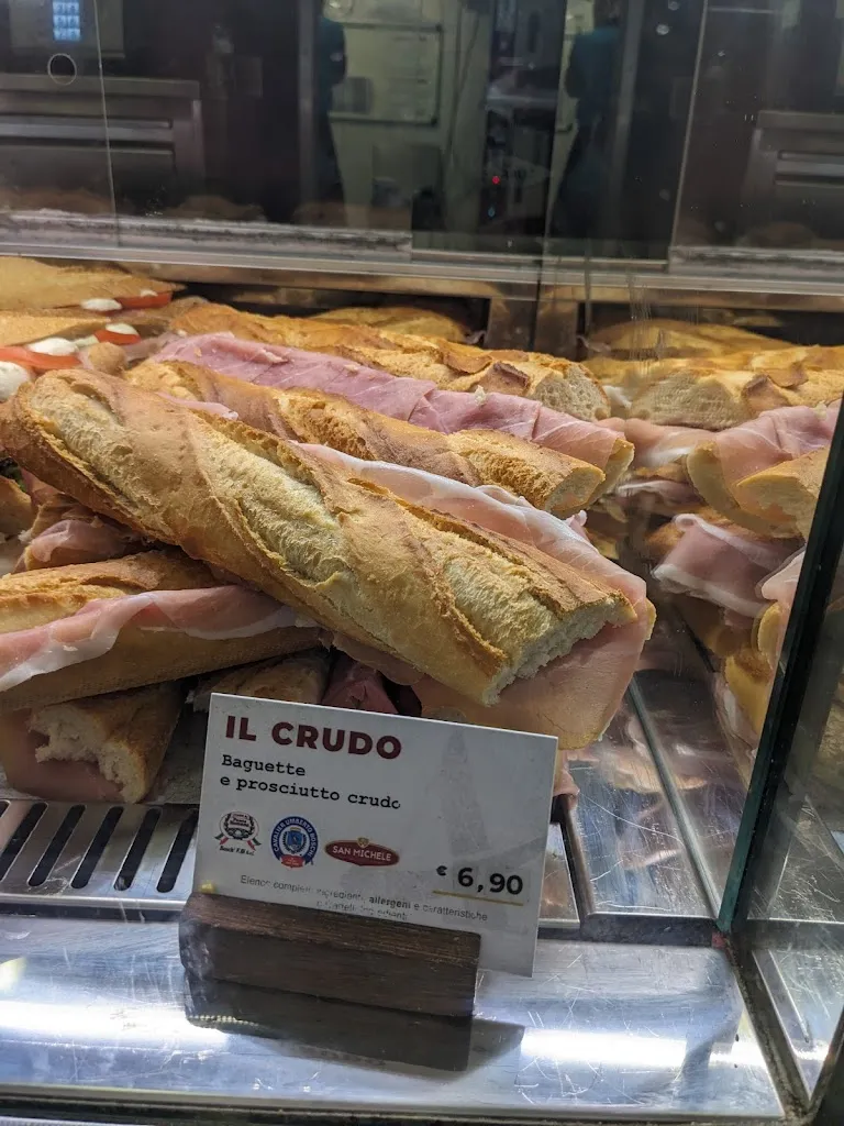 GlowingGlobe_Autogrill Casilina Ovest_Castrocielo_review