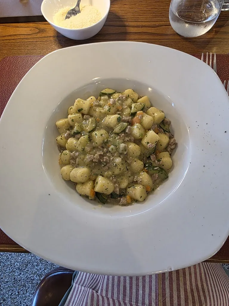 Rosa Bologna_Damatrà Ristogrill_Cerquotti-Madonna del Piano_review