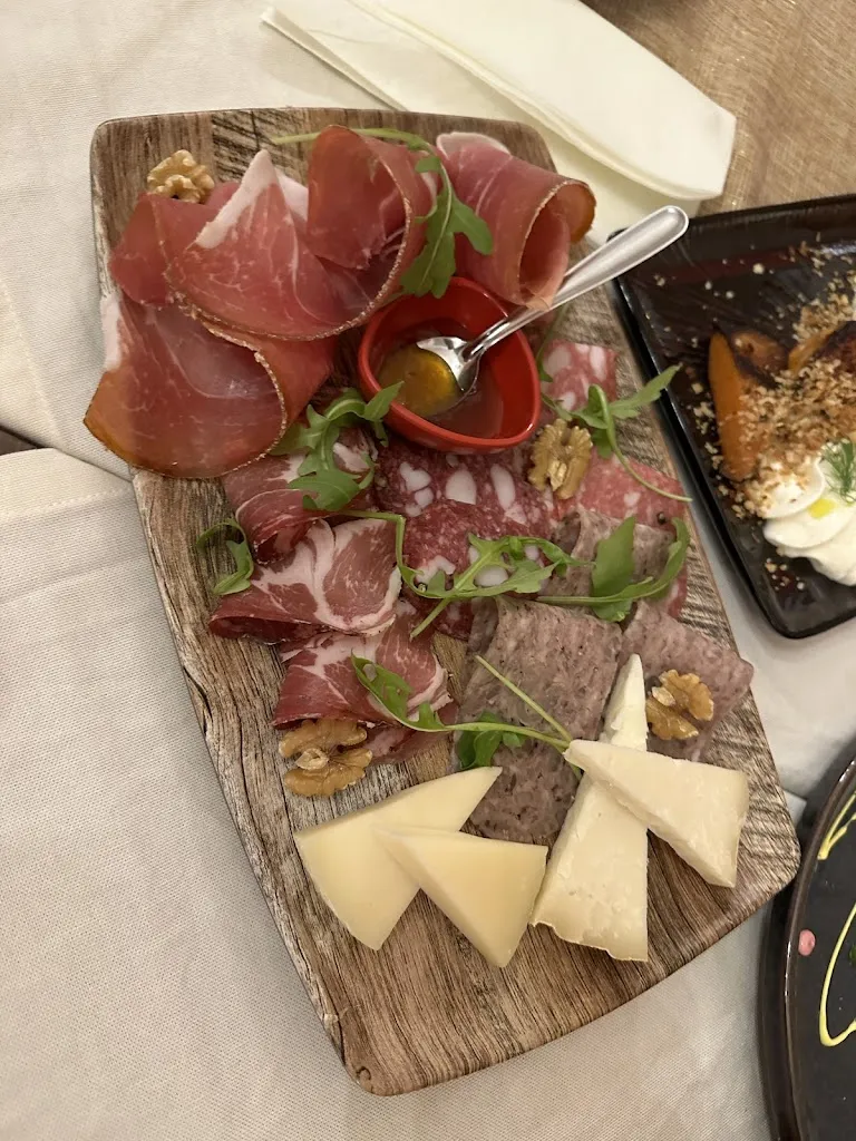 Daniele Mampieri_La corte del bonton_Sulmona_review