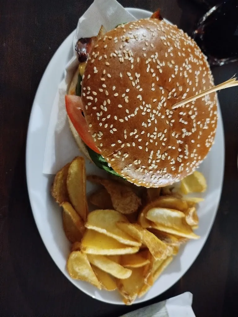 Nadia Zeini_Il Gatto_Ceprano_review