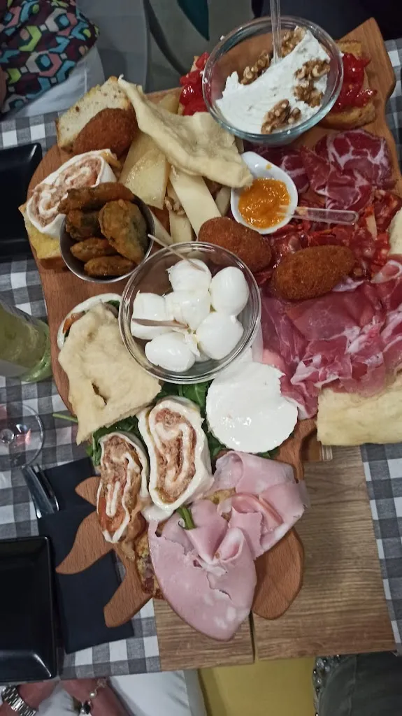 Monia Rossi_Fattoria Cavalieri Civita Castellana.. Non solo bottega!_Civita Castellana_review