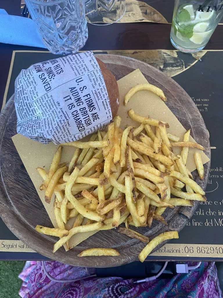 EUGENIE CUVILLIER_Mondo Antico_Cerveteri_review