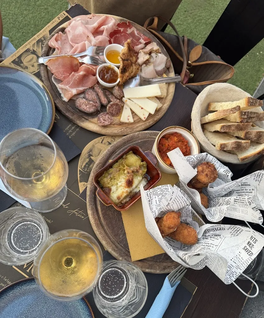 Giulia Scopece_Mondo Antico_Cerveteri_review