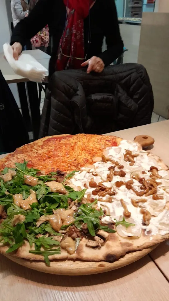 Antonio Pandolfi_Tutto Il Resto è pizza_Cerveteri_recensione