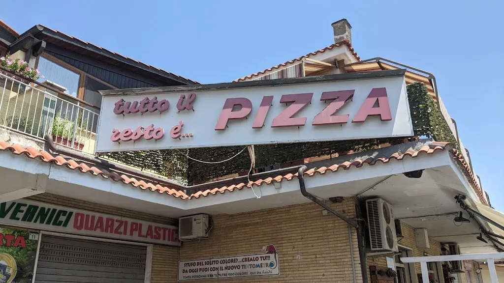 Tutto Il Resto è pizza restaurant in Cerveteri