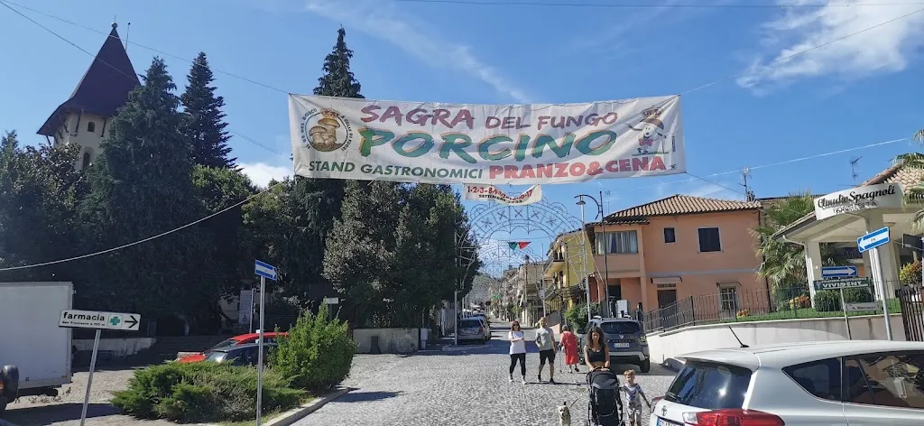 Bar della piazza restaurant in Colle di Fuori