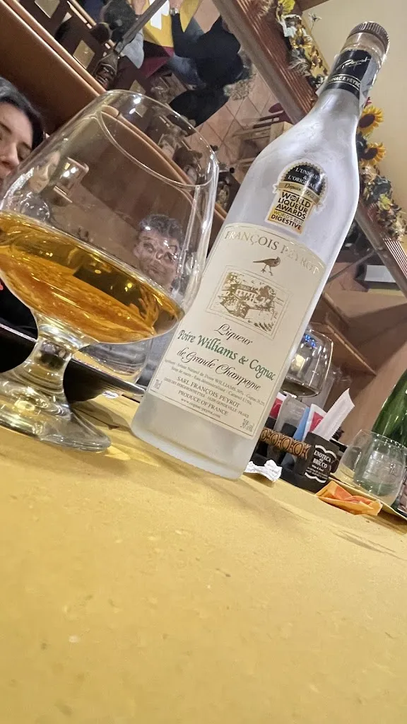 Giulia Laura_Enoteca Del Bricco_Cisterna di Latina_recensione