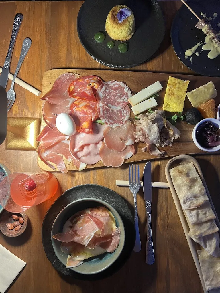 chiara no_La Corte di Bonifacio_Cisterna di Latina_review