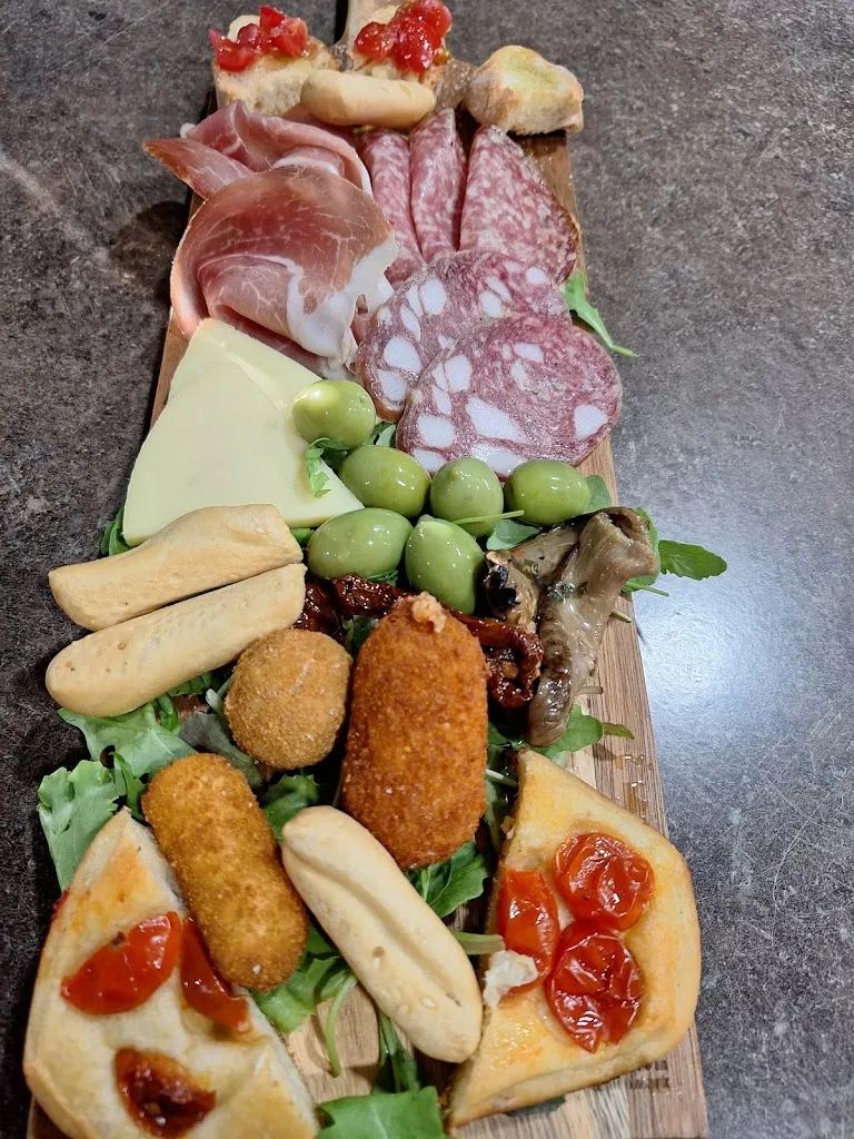 Mascagni WINEBAR pizzeria_Cisterna di Latina_slider_image_3