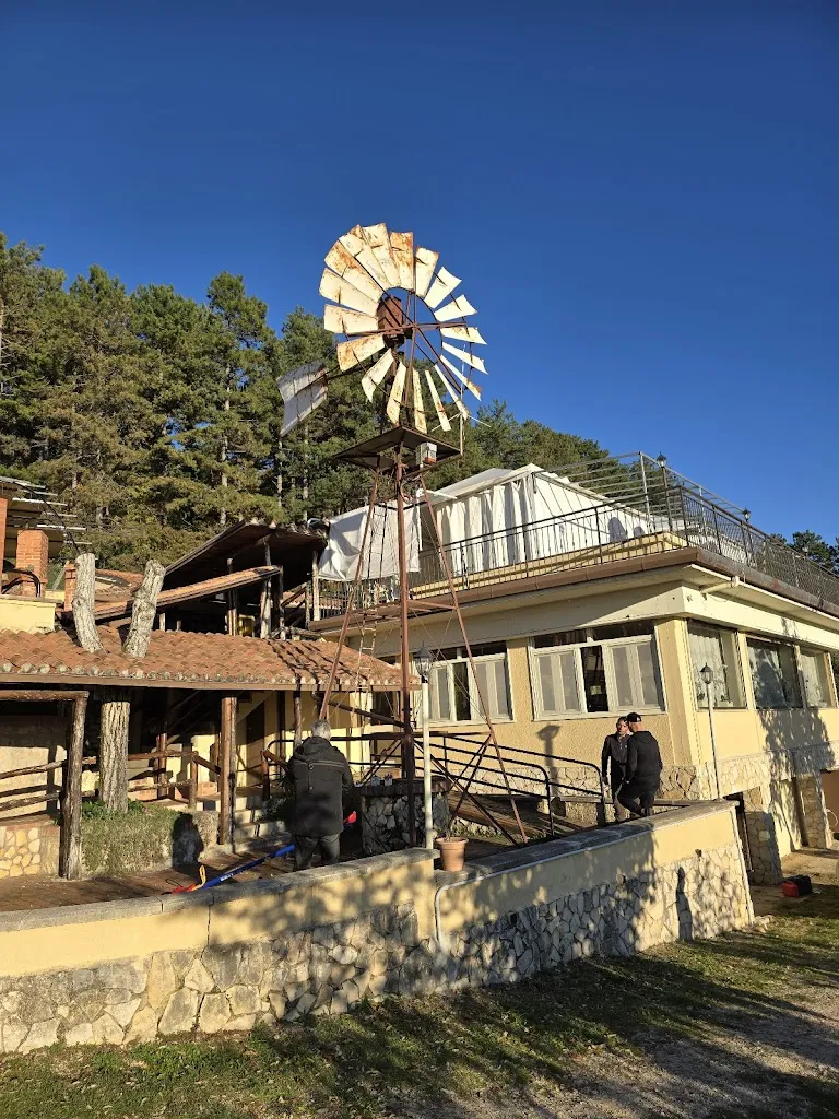 Cosimo Lombardi_Lo Scoiattolo da Anna_Collepardo_review