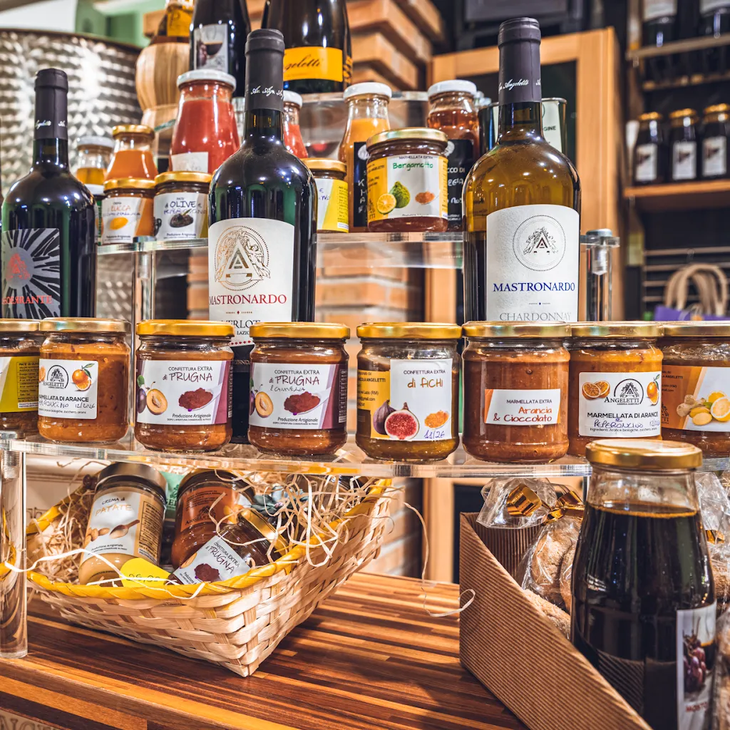 Azienda Vitivinicola Angeletti Raffaele - Agriturismo | Wine Shop_Colle Mainello_slider_image_1