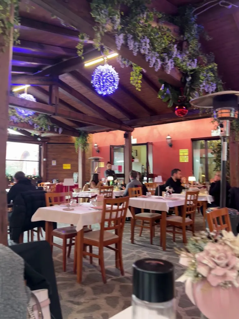 Casale Rufini restaurant in Colle Mainello