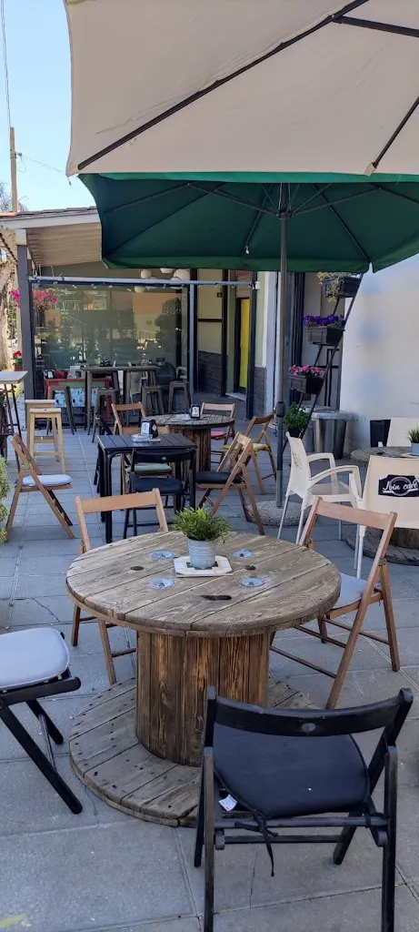 Join Cafe' & Pizzificio restaurant in Corchiano