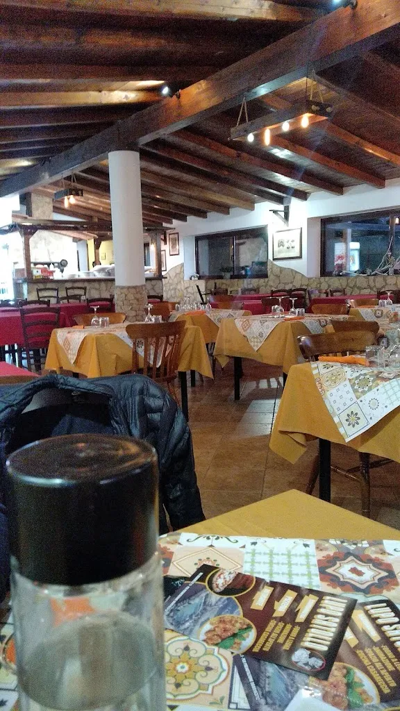 Maria Pia Corigliano_Lupo satollo_Corcolle_review