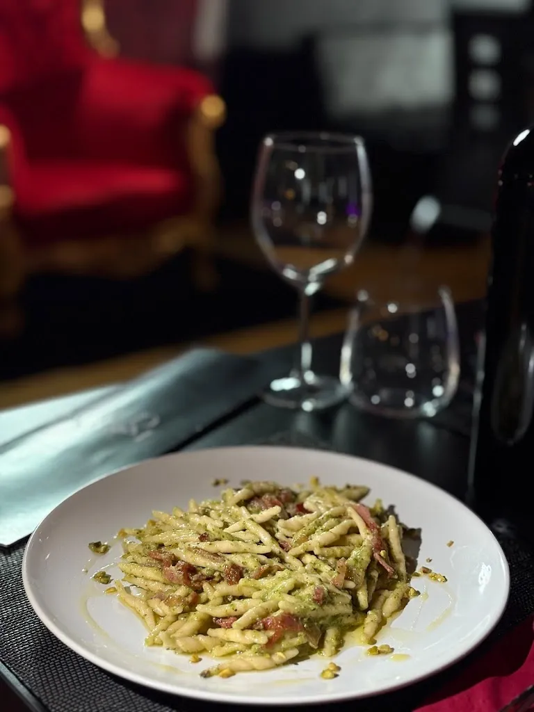 Red Opium Risto Club restaurant in Colleferro