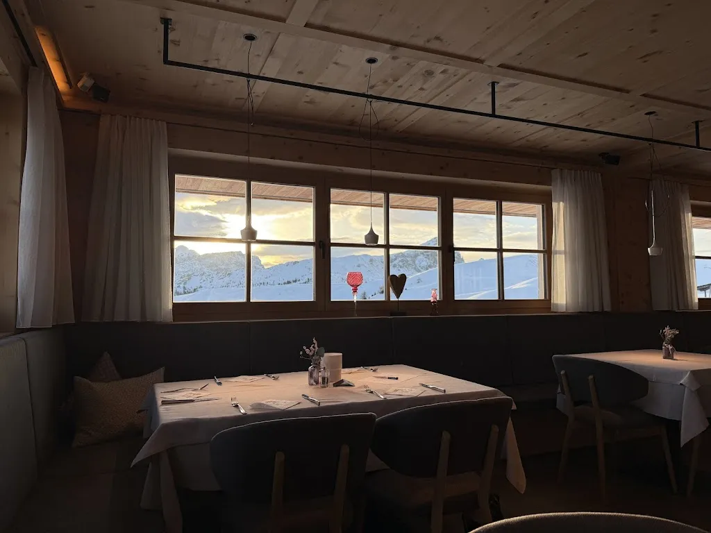 Jana Plačková_Rifugio Alpino Pralongià_Corvaro_review