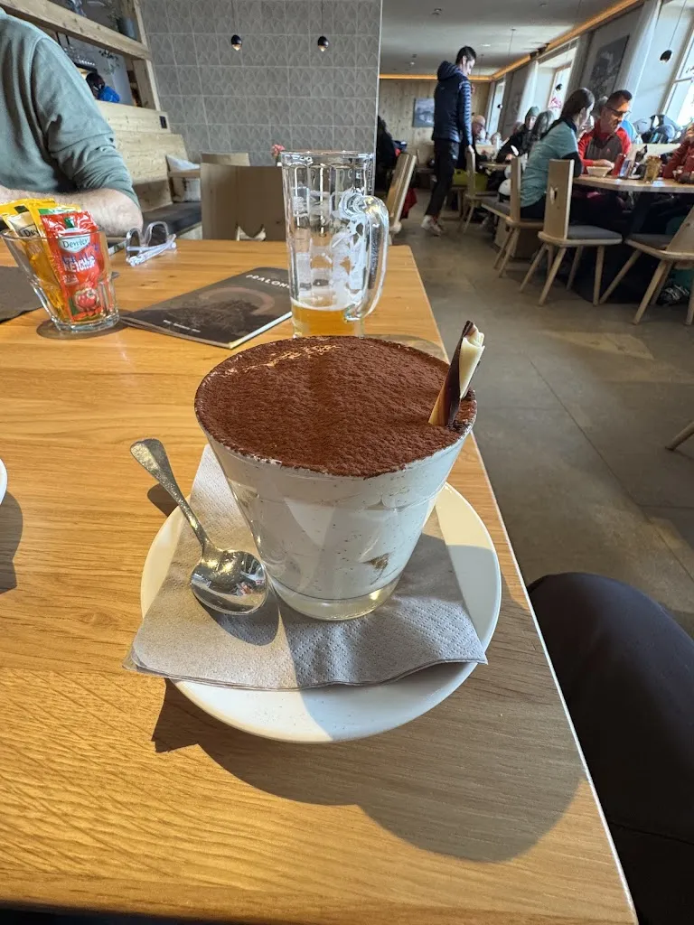 Szymon Dziedzic_Rifugio Alpino Pralongià_Corvaro_review