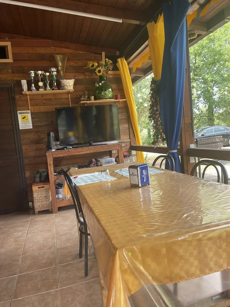 Lo Chalet sul Lago restaurant in Falvaterra