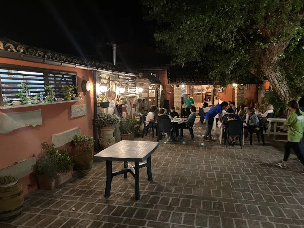 L'alberone restaurant in Torricella