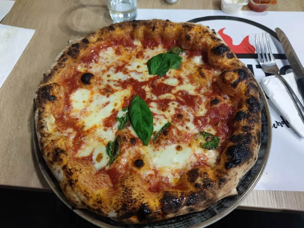 jasmine sekai_DiPINTO pizzeria_Ferentino_review