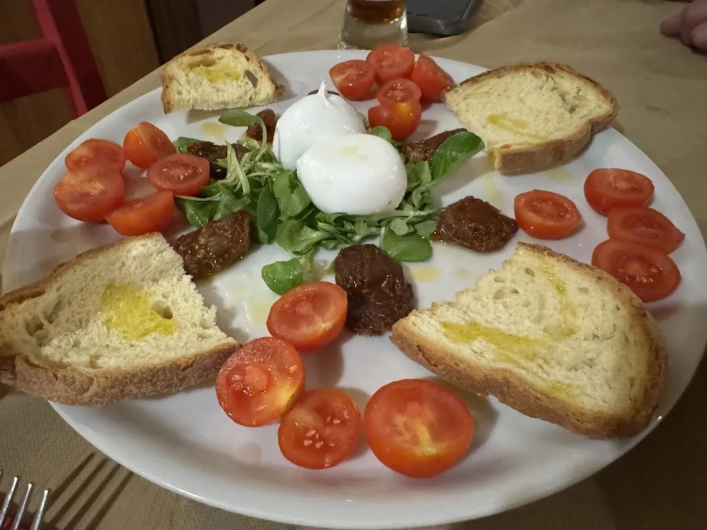 Giancarlo Giordana García_Bar trattoria Centro Storico_Treglio_review