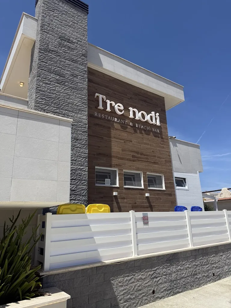 Tre Nodi Ristorante & Beach Bar restaurant in Focene