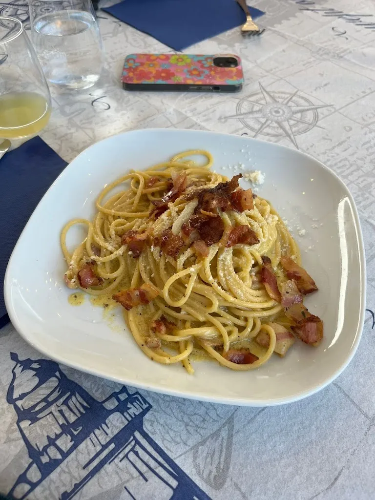 Glenda Moreno-Aponte_I cinque scalini_Focene_review