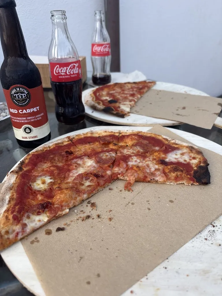 Bobi Courtney_Sforna la pizza_Focene_review