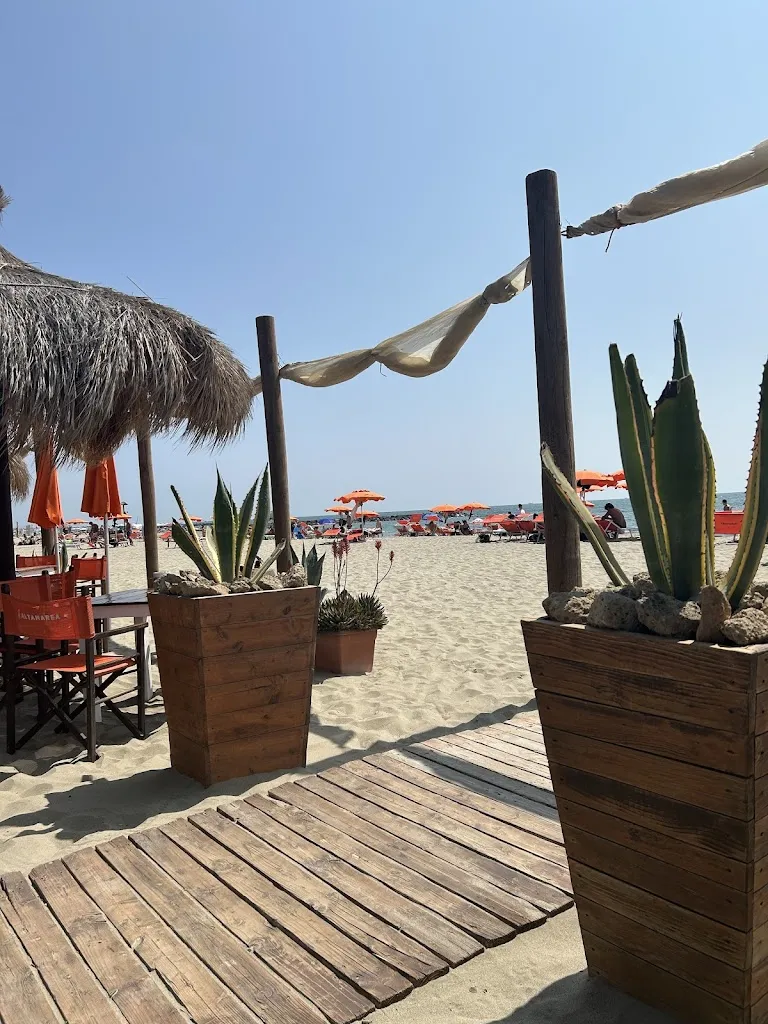 Tonya Weinzettle_Altamarea beach_Focene_review