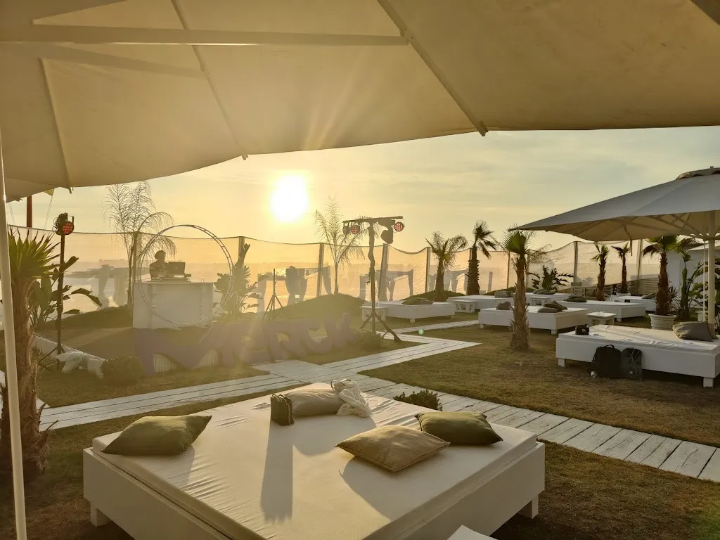 Sunset Beach - Blue County_Focene_slider_image_1