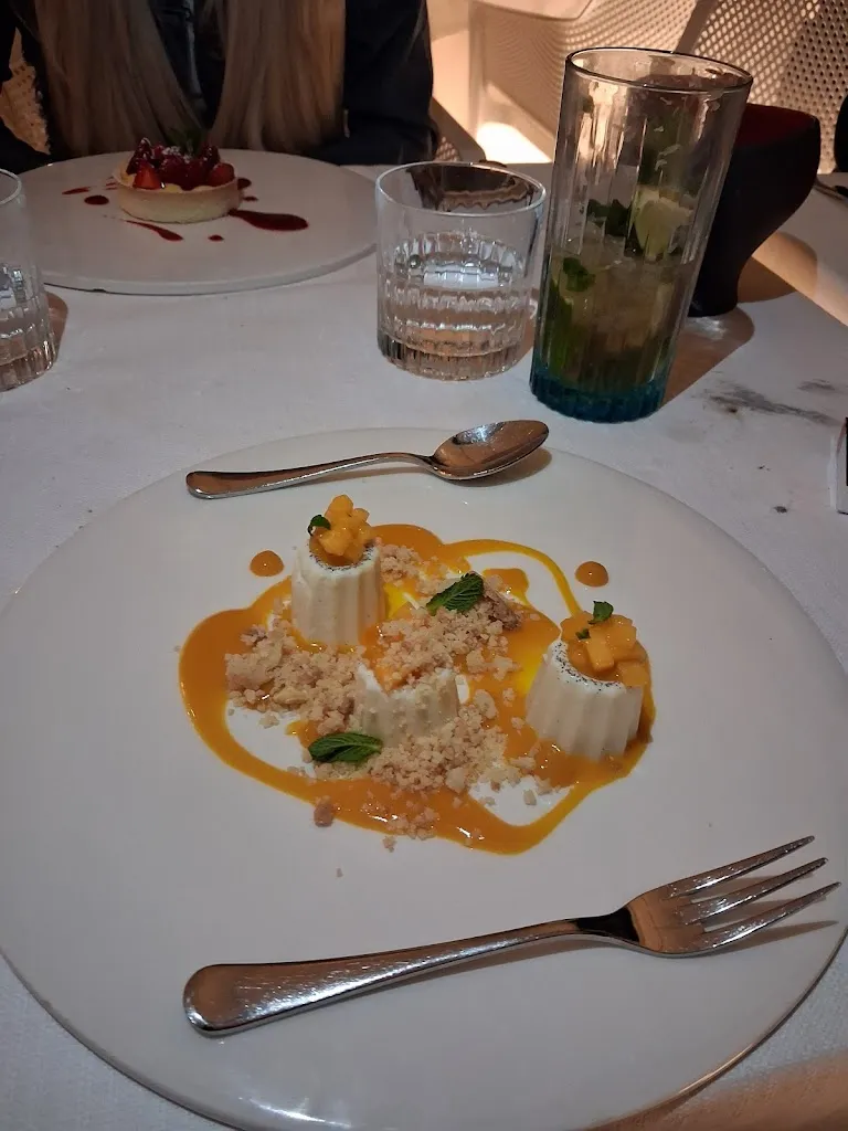 Hristiyan Angelov_Docking 9_Fiumicino-Isola Sacra_review