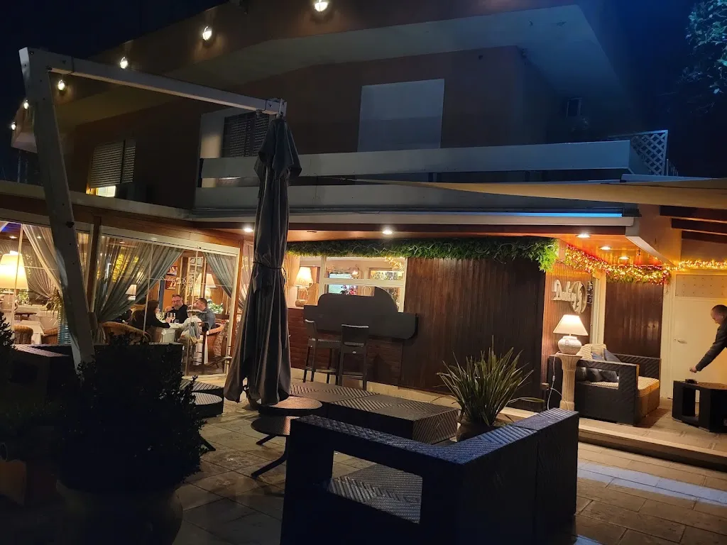 Claire L_Docking 9_Fiumicino-Isola Sacra_review