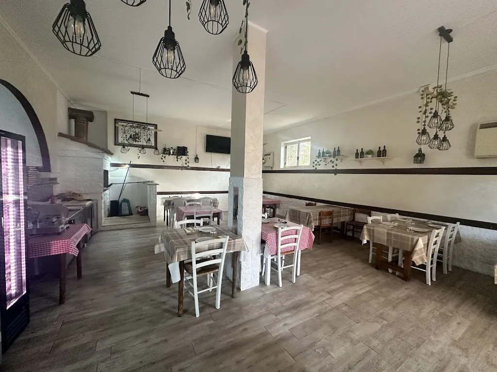 Trattoria Al Monte restaurant in Fiumicino-Isola Sacra
