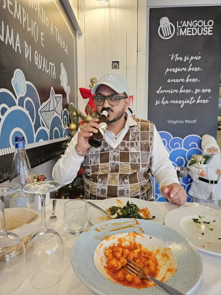 Rupesh Patel_L’Angolo delle Meduse_Fiumicino-Isola Sacra_review