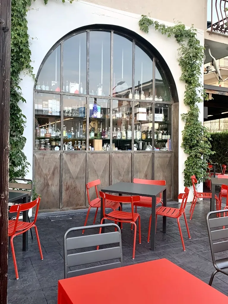 Red's • Cibarie e Miscele restaurant in Fondi