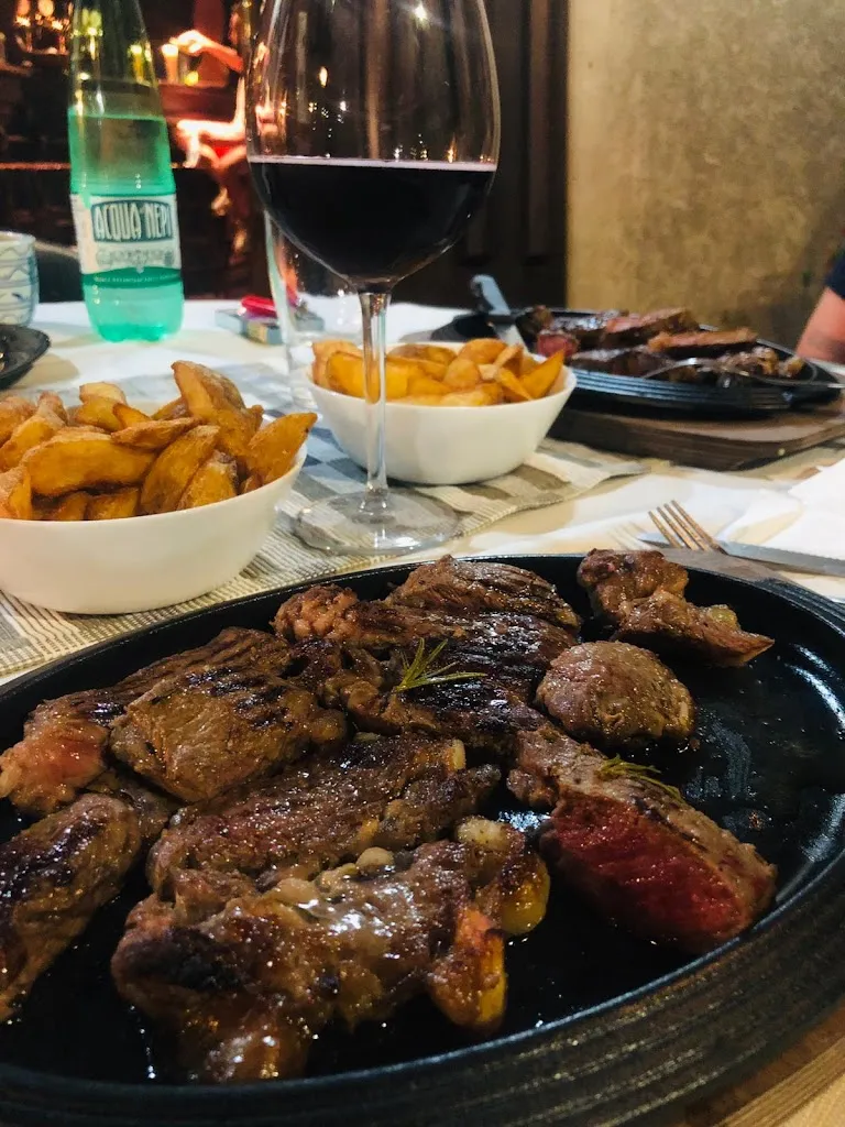 Trattoria Pizzeria La Zia Sally restaurant in Forano