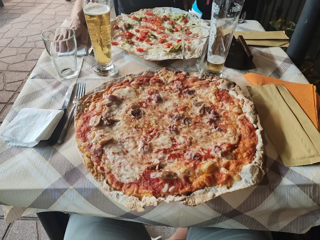 Trattoria Pizzeria La Zia Sally_Forano_slider_image_2