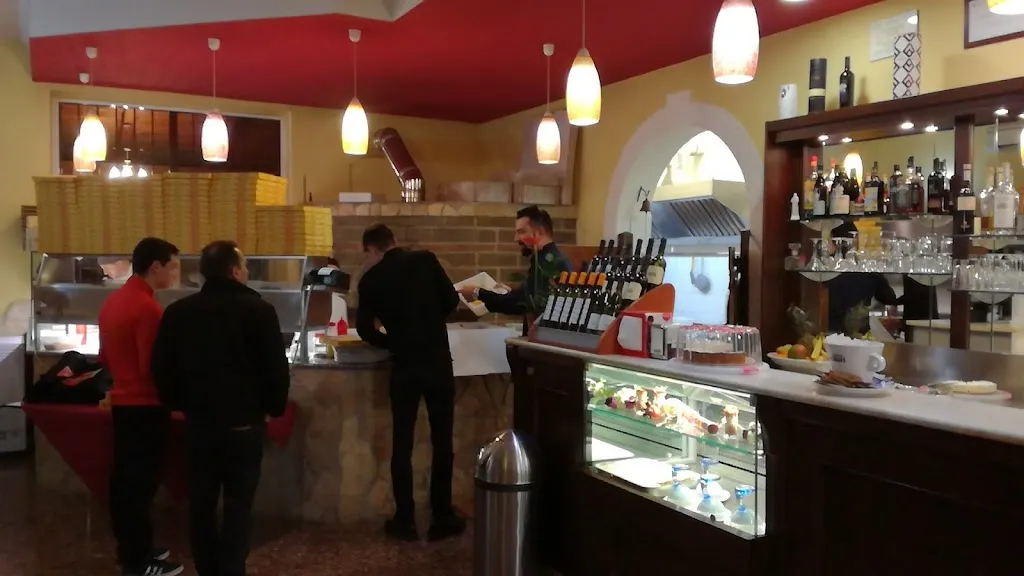 Roxy Ristorante Pizzeria restaurant in Fossignano