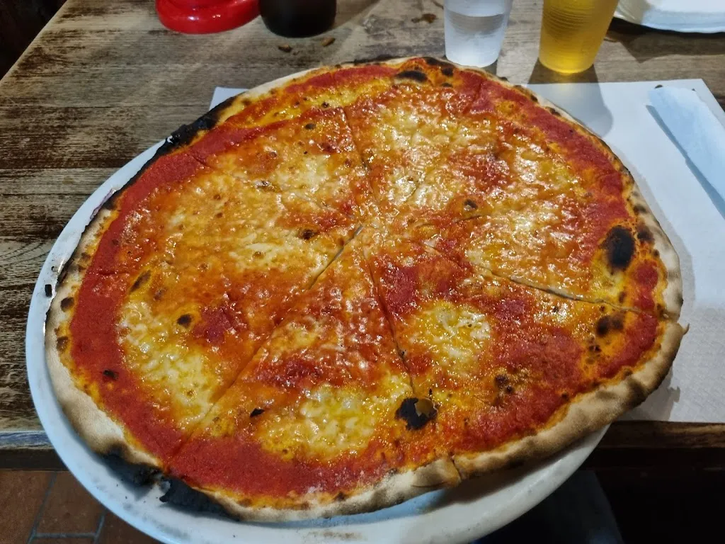 Stefano Podagrosi_Pizzeria Centro storico da Valter , Frosinone, Lazio_Fumone_review