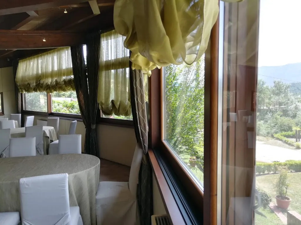 Francesco Coratti_Luna rossa ristorante pizzeria_Gallinaro_review