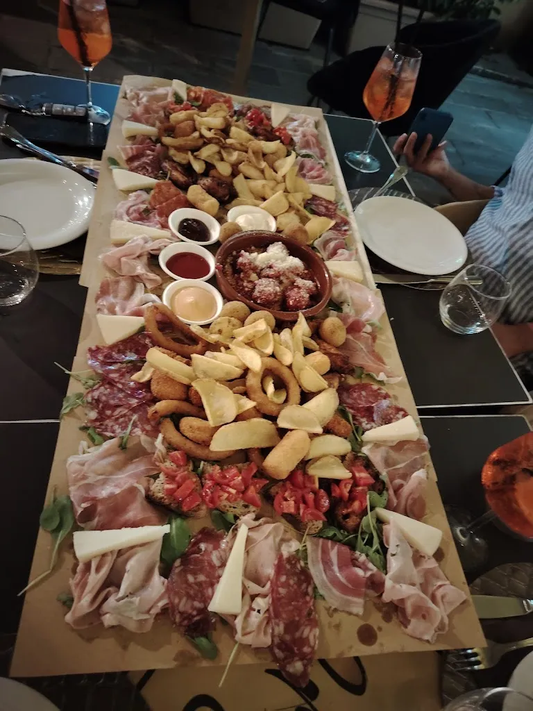 Stefano Lombardi_Perla Negra 2.0_Formia_review