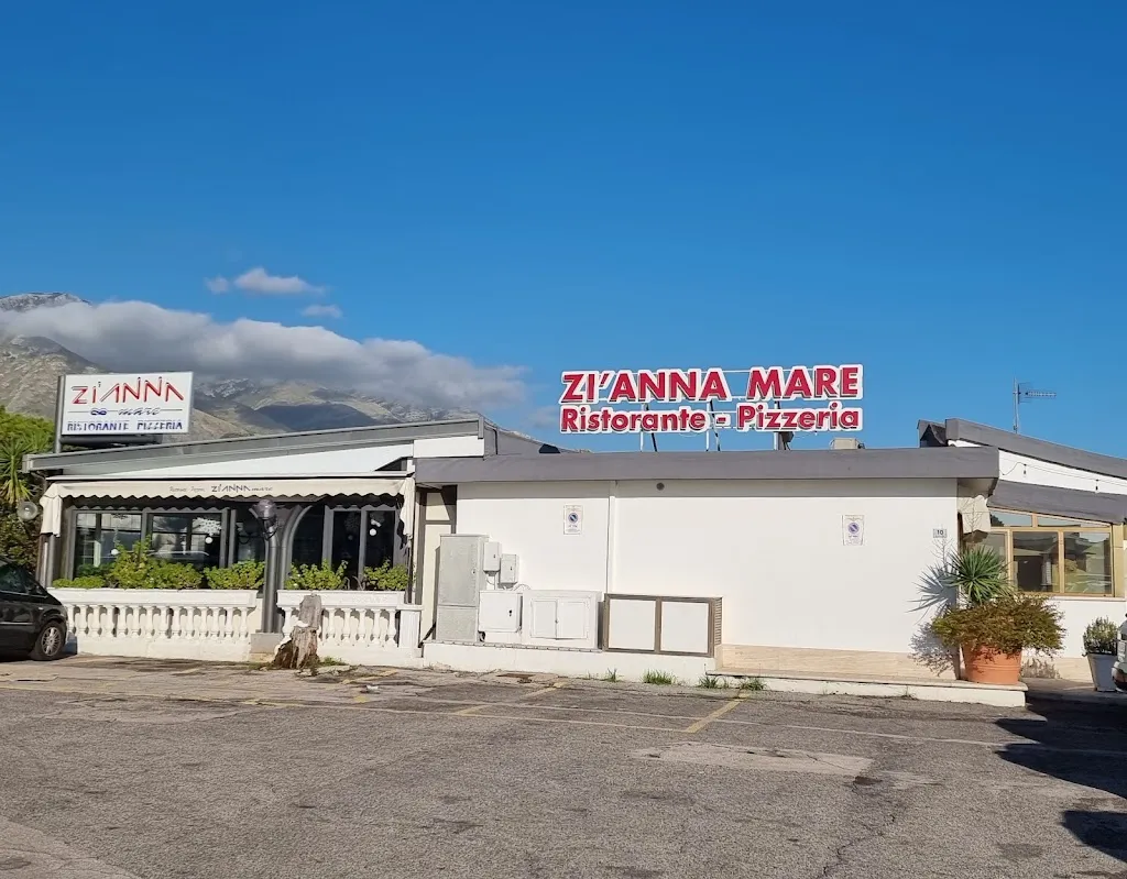 Zi' Anna Mare Formia restaurant in Formia