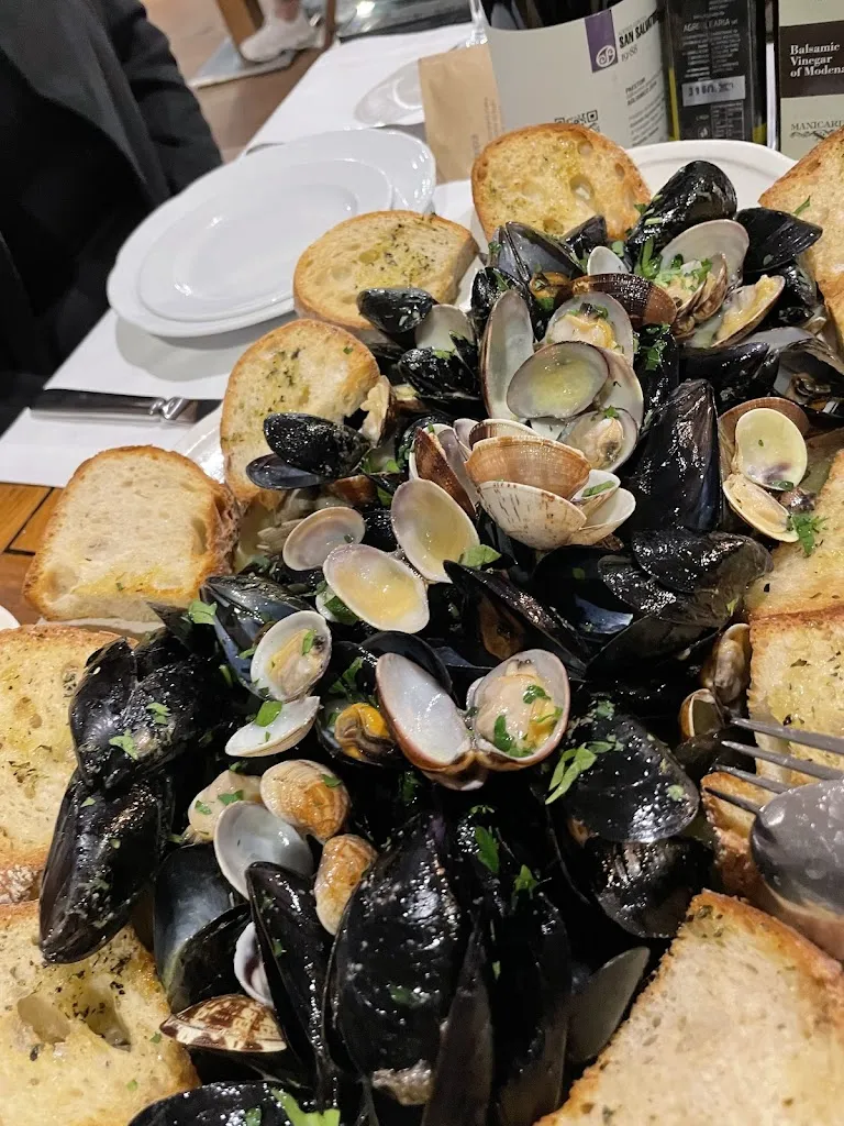 Lyle C_L'Ancora_Formia_review