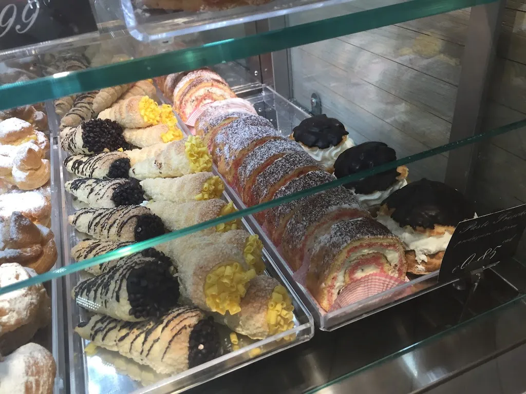 BAR FARNESE Pizzeria Gelateria Al Naturale restaurant in Gradoli