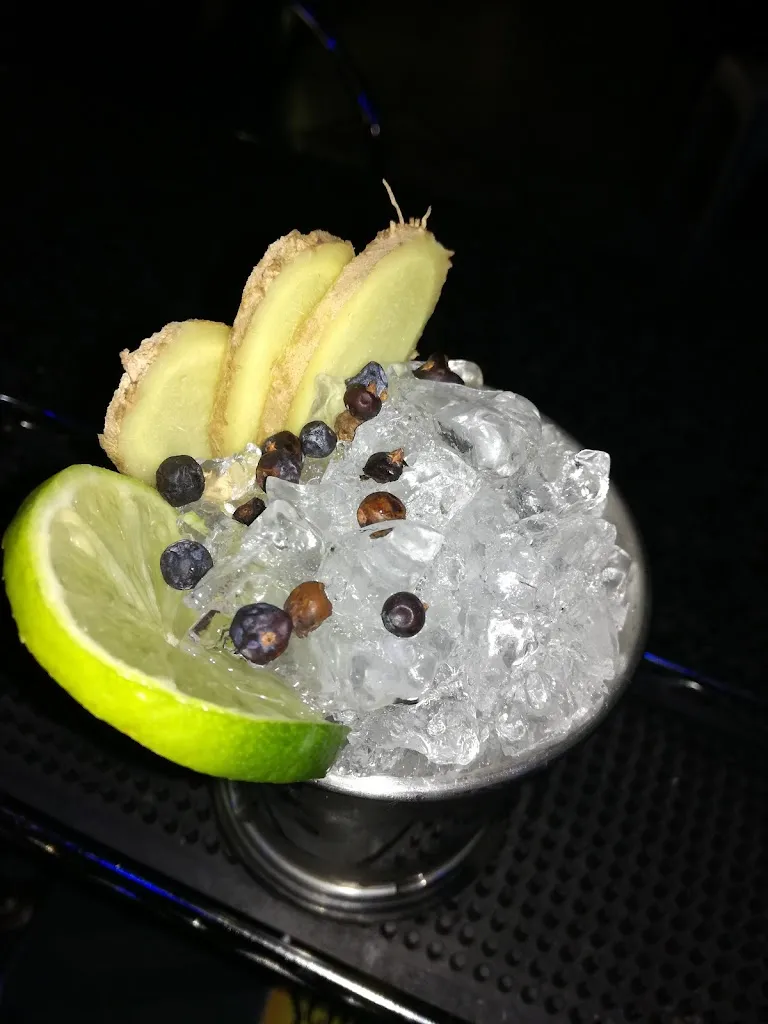 Menu_Black & White_Grotte di Castro_image_3