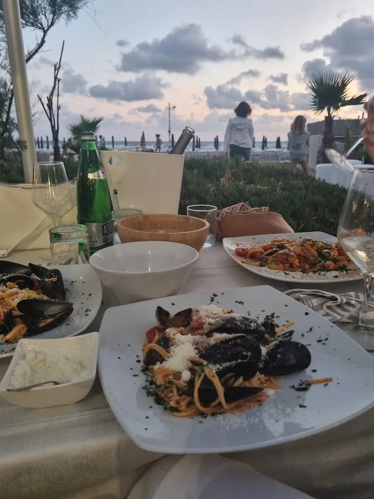 Ágnes Nagy_Albachiara Fregene - Spiaggia e Ristorante_Fregene_recensione